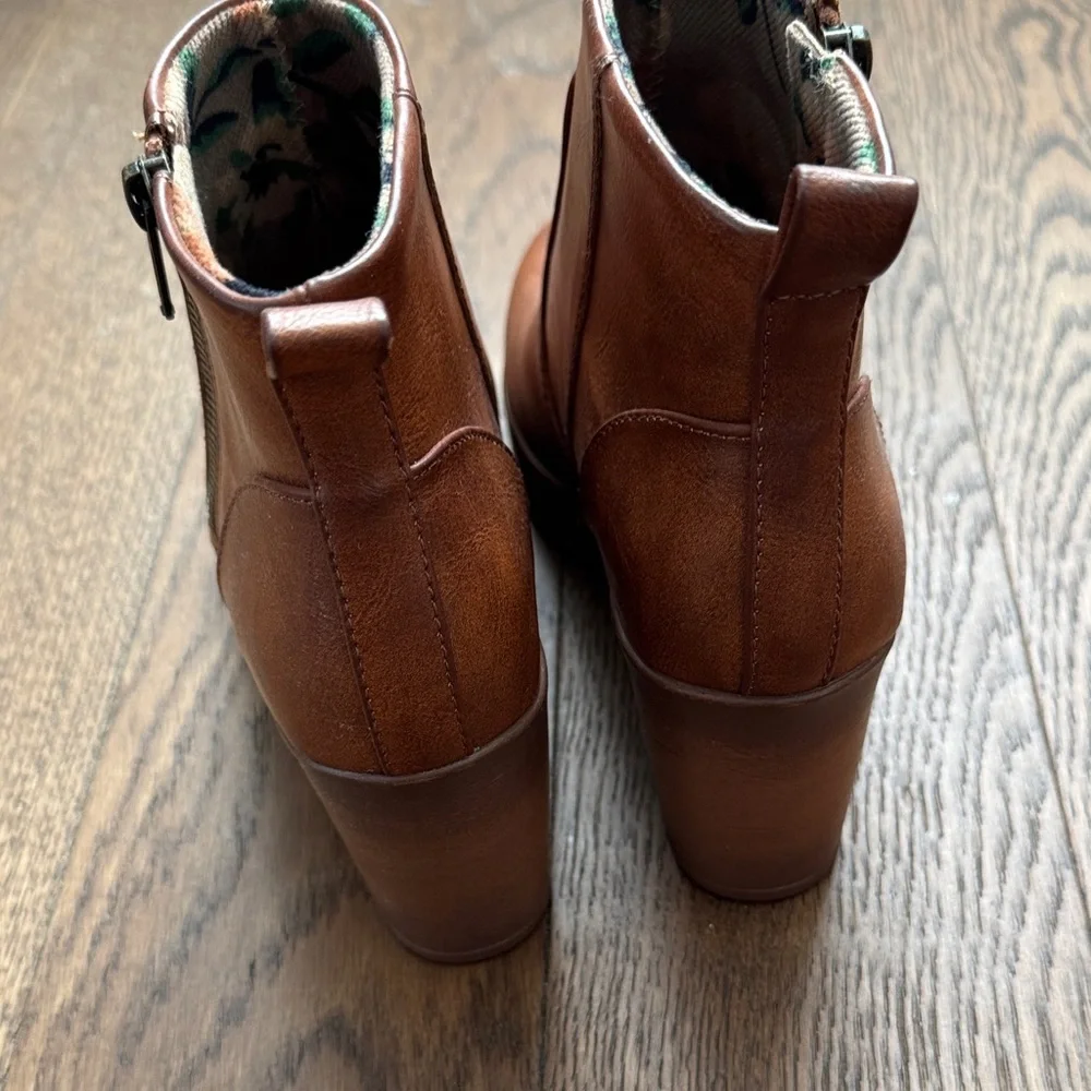 boc born Chestnut Brown Platform Ankle Boots 6 - Picture 4 of 9